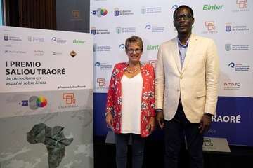  Las crónicas cotidianas de José Naranjo ganan el I Premio Saliou Traoré (Foto TA y EFE)